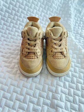 “SIZE 8C” AIR JORDAN 4 RETRO COZY GIRL